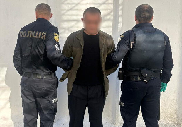 Затримали чоловіка, який підірвав гранату біля магазину неподалік Львова. 