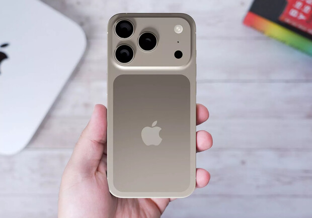 iPhone в руці. 