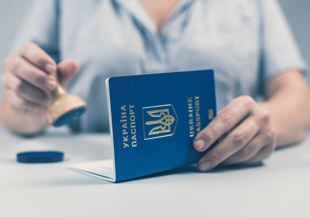 Верховна Рада заборонила російську мову у записах паспортів-книжечок -