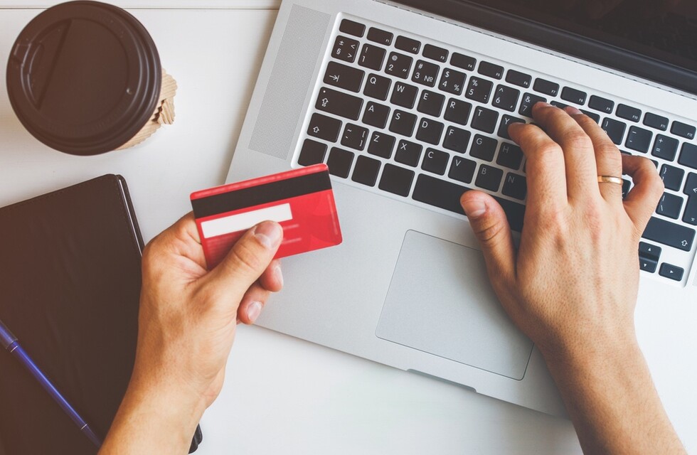 Як перевести гроші з української картки на польську - актуальні способи 2025 року.