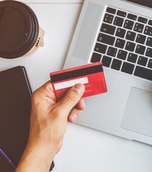 Як перевести гроші з української картки на польську: повна інструкція