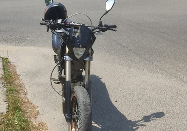 У селі Журавно загинув неповнолітній водій мотоцикла, який врізався в автомобіль. 