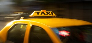 У Харкові таксиста оштрафували за відмову обслуговувати українською: сервіс заблокував доступ назавжди