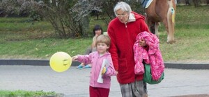 Померла найстарша мати України, яка народила доньку у 65 років