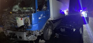 У Милошевичах водій легковика зіткнувся із вантажівкою та загинув: фото з місця ДТП