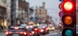 В Одесі щодня о 9:00 зупиняється рух на восьми перехрестях: світлофори працюють у режимі 