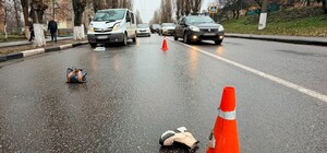 На проспекті Любові Малої Opel збив жінку на пішохідному переході