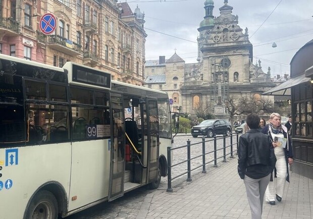 Через низький пасажиропотік один із львівських автобусів курсуватиме лише на свята. 