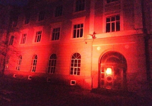 Зачинили у туалеті і вимагали грошей: поліція розслідує цькування у дитячому таборі на Львівщині. 