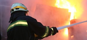 Вистрибнула з вікна: у Харкові на пожежі загинула жінка