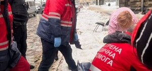 У центрі Львова на підлітка впала брила льоду 