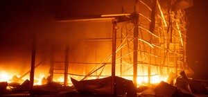 Загорівся промисловий об'єкт: наслідки нічної атаки БпЛА на Одесу