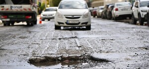 На вулиці Залізничній у Львові рочали ремонт наступної ділянки дороги