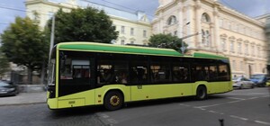 Цими вихідними до львівських кладовищ поїде більше транспорту