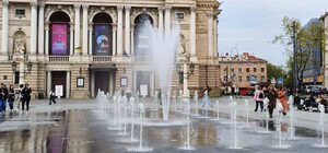У Львові почав працювати фонтан біля оперного театру