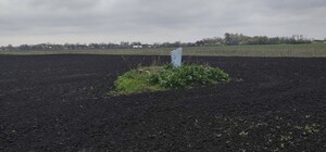 У Дніпропетровській області знайшли одиноку могилу серед поля: хто там похований