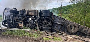 Під Харковом дрон ударив по вантажівці: частину окружної закрили для транспорту