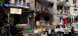 У Павлограді після ворожого удару спалахнула пожежа та пошкоджено багатоповерхівку