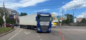 В Одесі вантажівка наїхала на дідуся: подробиці ДТП