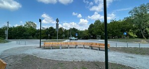 Біля парку «Знесіння» оновлюють громадський простір