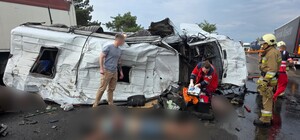 На шляху до Миколаєва автобус з Одеси зіткнувся із фурою: загиблих понад десяток (оновлено)