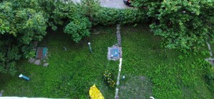 На Салтівці з вікна п'ятого поверху випала дитина