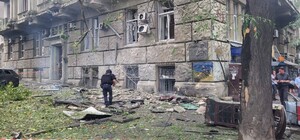 РФ завдала ракетного-дронового удару по середмістю Одеси: серед постраждалих підліток