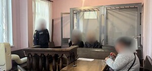 Родину з Одещини підозрюють у катуванні прийомної дитини