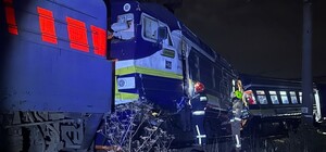 У Львові дизель-потяг протаранив електровоз, 8 людей отримали ушкодження