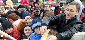 Експеримент: як львів'янам пропонували їсти млинці з лопати