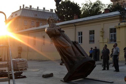 Новина - Події - У Львові встановили пам'ятник Андрею Шептицькому (фото)