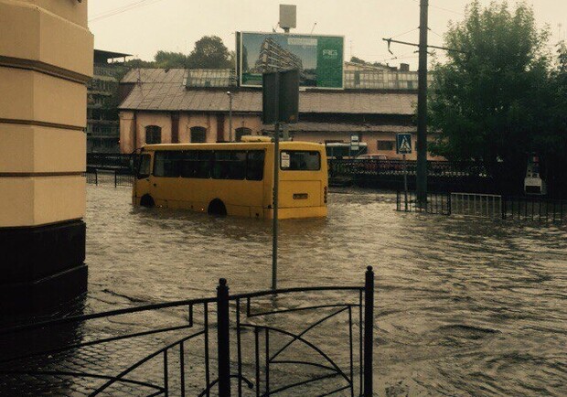 Новина - Події - Під час грози у Львові дощоприймачі не справлялися з кількістю води