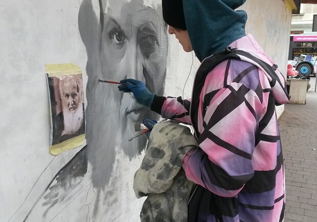 Новина - Дозвілля та їжа - Портрети Шептицького з'явилися на стінах львівського ринку