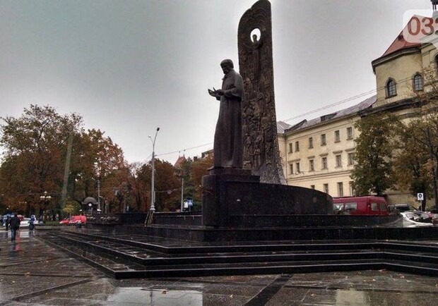 Новина - Транспорт та інфраструктура - Як виглядає пам’ятник Шевченку у Львові після ремонту за мільйон гривень