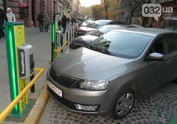 Новина - Транспорт та інфраструктура - Львівські водії не можуть скористатися новими зарядними станцій для електромобілів (фото, відео)