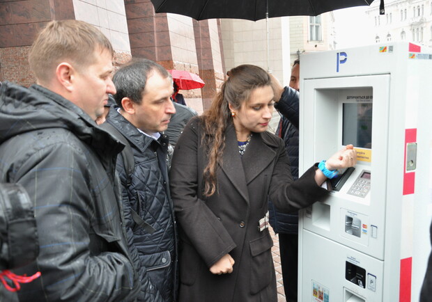 Новина - Транспорт та інфраструктура - У Львові встановили перші паркомати, що приймають кредитні картки