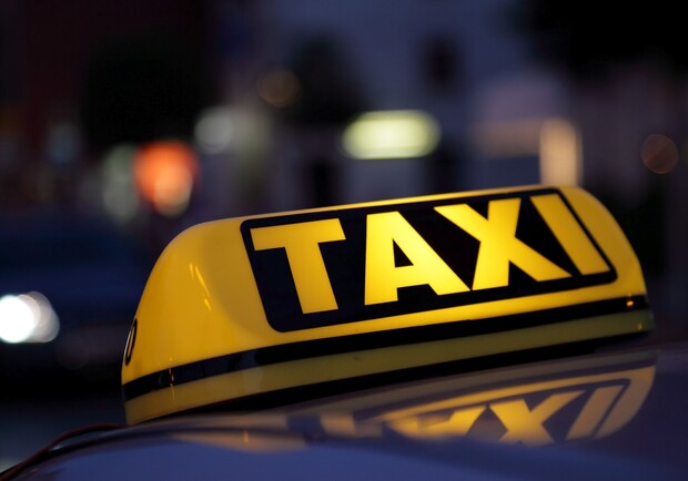 Новина - Події - Біля Львова пасажири "викинули" таксиста та вкрали його машину