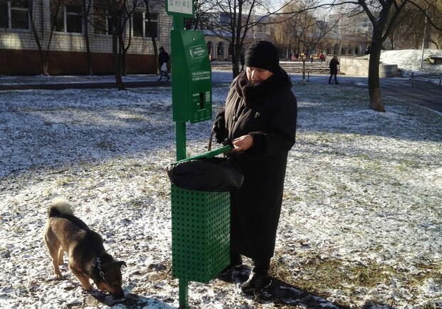 Новина - Транспорт та інфраструктура - Як виглядають перші екостанції прибирання за собаками у Львові (фото, відео)