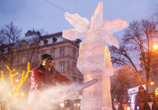 Новина - Дозвілля та їжа - У Львові стартував конкурс льодових скульптур (фоторепортаж)