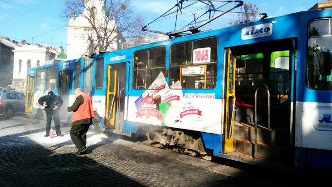 Новина - Транспорт та інфраструктура - У Львові знову трамвай загорівся під час руху (фото)