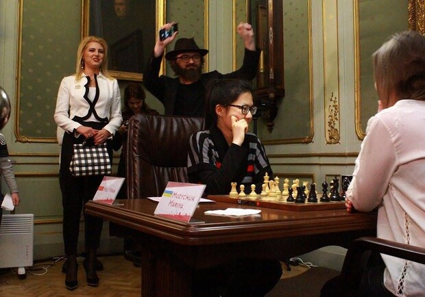 Новина - Спорт - Стартувала сьома партія Чемпіонату світу з шахів: підтримати Музичук прийшов DZIDZIO