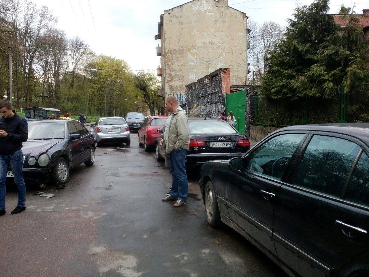 Новина - Події - Масштабна ДТП у Львові: зіткнулися відразу п’ять машин