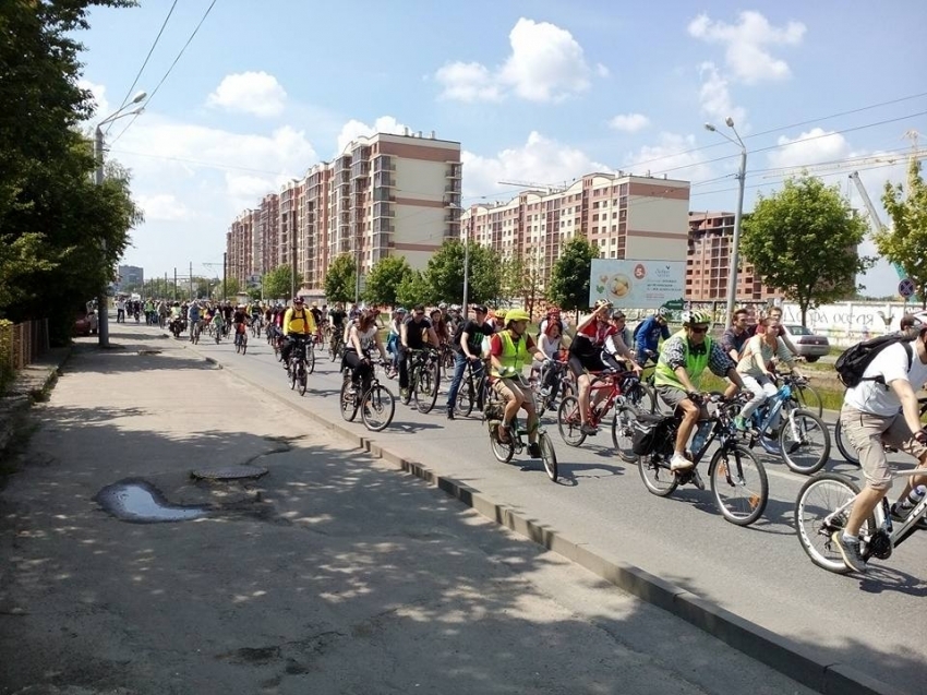 Новина - Події - Львовом проїхали сотні велосипедистів: як це було (фото)