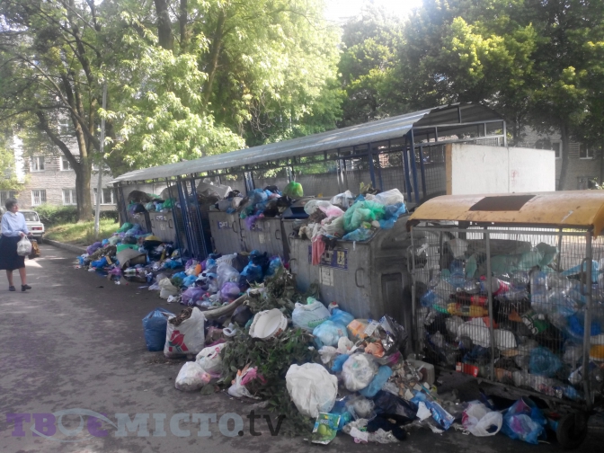 Новина - Події - Львів потопає у смітті: містян закликають викидати менше відходів