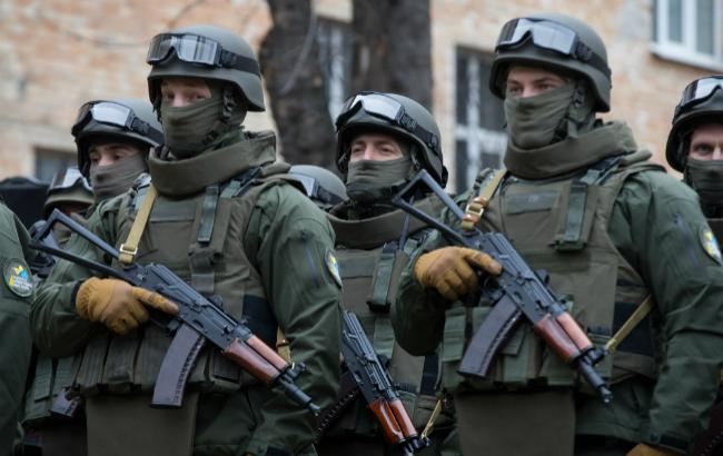 Новина - Події - Львівську міськраду оточили силовики у повній амуніції