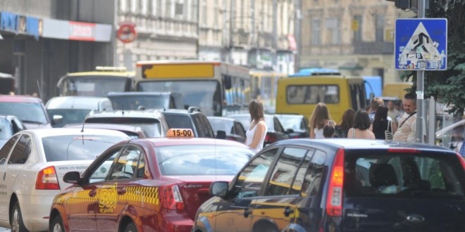 Новина - Події - Львів’ян просять тимчасово не паркувати авто у центрі
