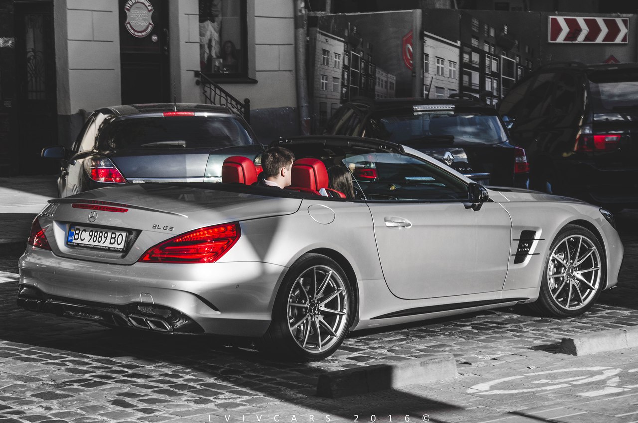 Новина - Події - Львівські вулиці здивував розкішний кабріолет Mercedes-AMG