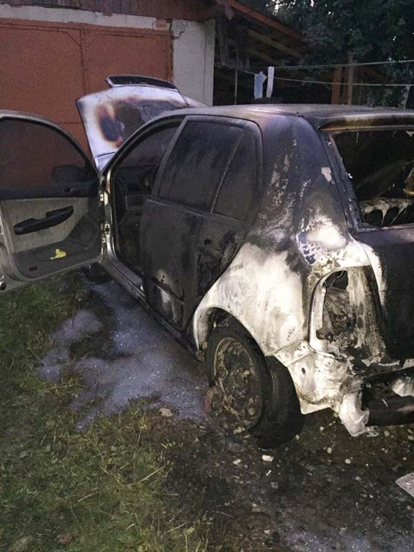 Новина - Події - На Львівщині спалили авто секретаря міськради (фото)