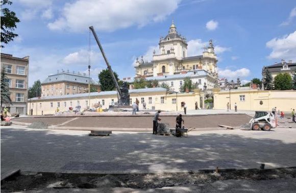 Новина - Транспорт та інфраструктура - Відсьогодні на площі Святого Юра з’явилась зупинка