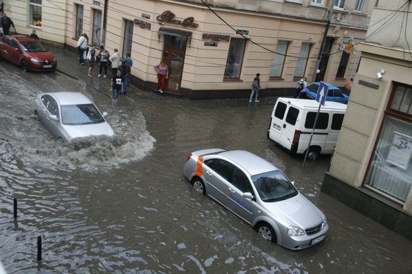Новина - Події - Сморід та затоплені вулиці: чи перетвориться Львів на Венецію цієї осені